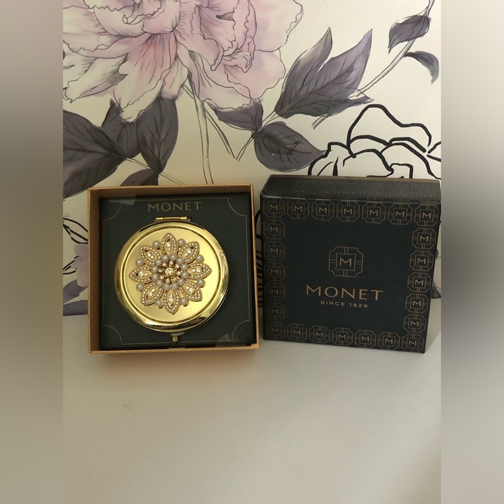 Monet Gold Tone Double Mirror Compact Faux Pearl & Rhinestone Flower w/ Box New